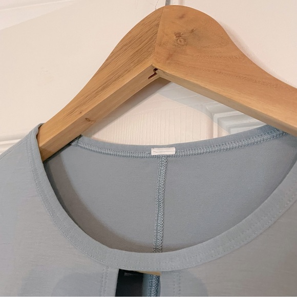 Lululemon T-Shirt - Picture 2 of 4